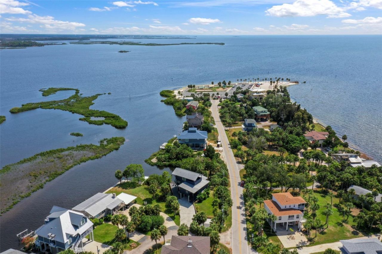 10701 Pine Island Drive, Weeki Wachee, FL 34607 Photo