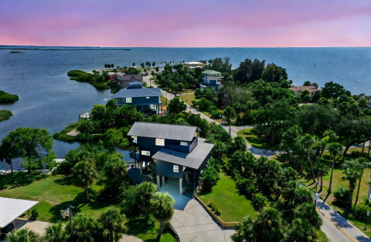 10701 Pine Island Drive, Weeki Wachee, FL 34607 Photo