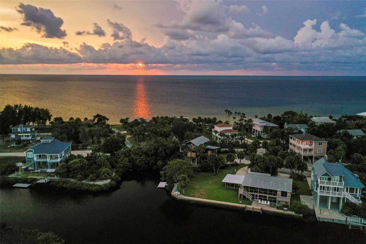 10701 Pine Island Drive, Weeki Wachee, FL 34607 Photo