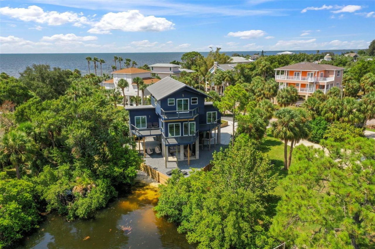 10701 Pine Island Drive, Weeki Wachee, FL 34607 Photo