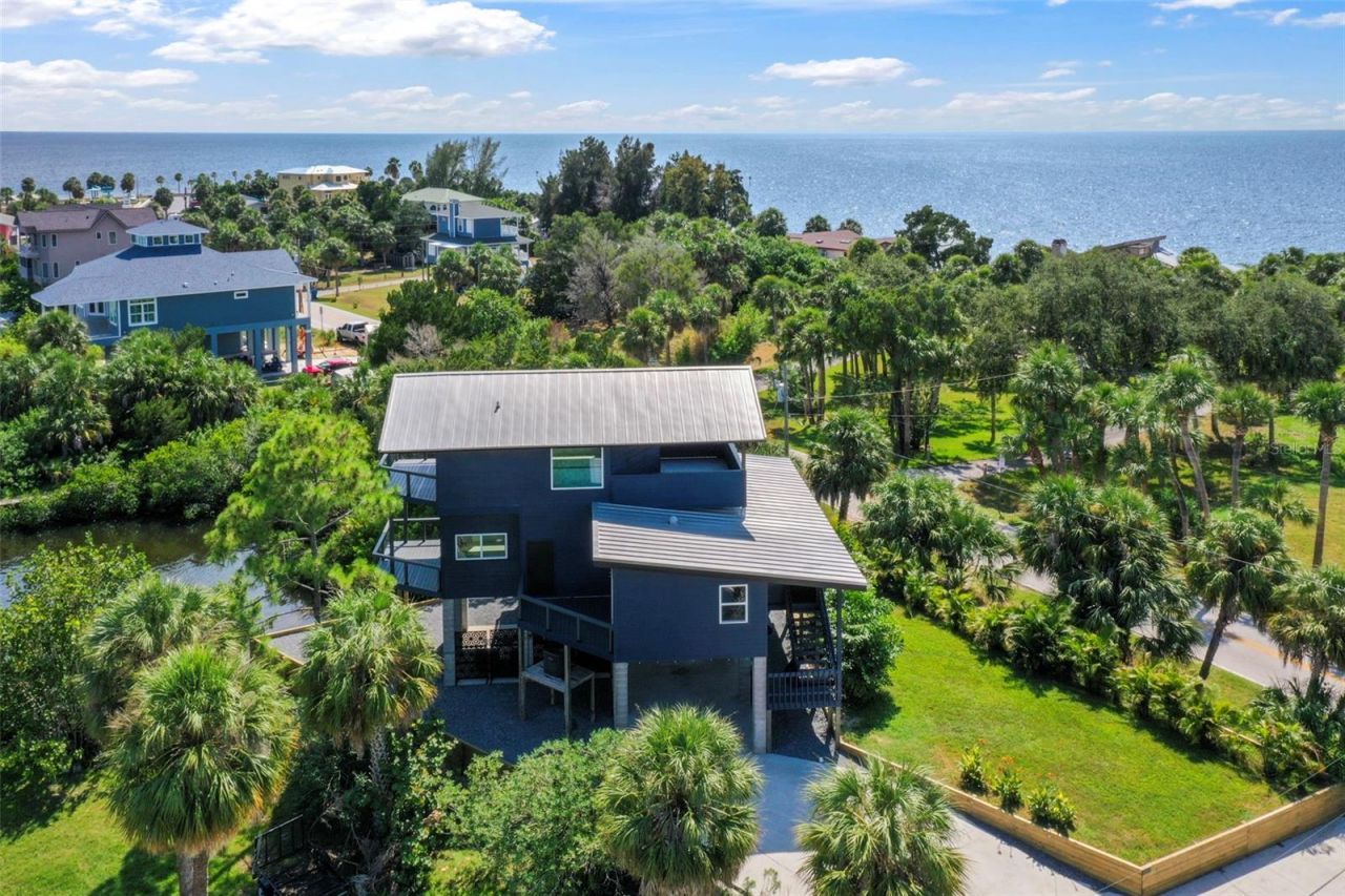 10701 Pine Island Drive, Weeki Wachee, FL 34607 Photo