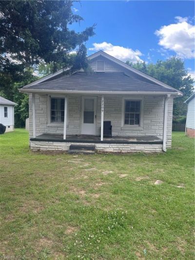 2209 Delta Place, Greensboro, NC 27406 Main Photo