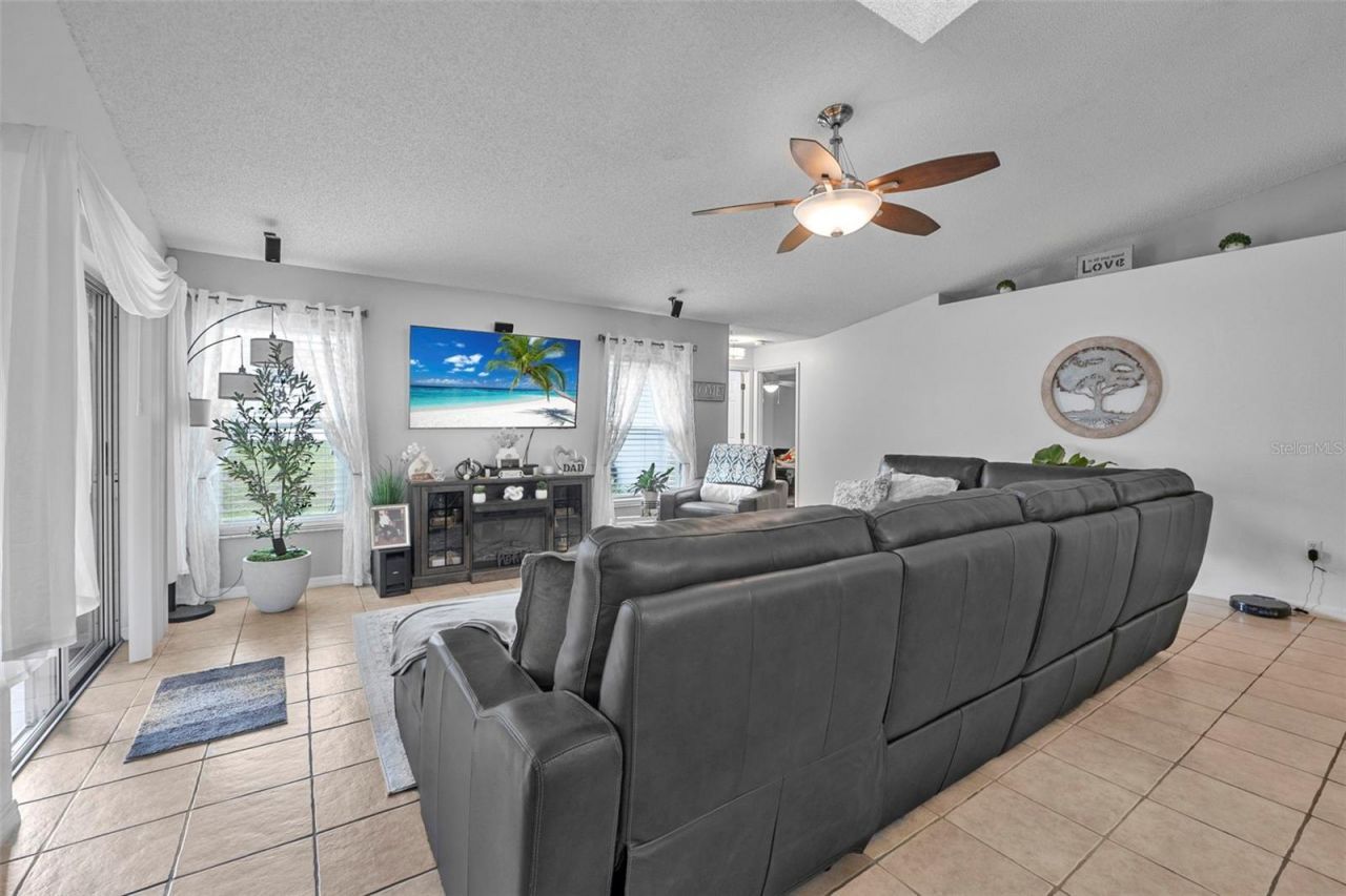 973 Radford Drive, Deltona, FL 32738 Photo