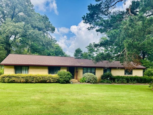 311 N Rogers Ave, Louisville, MS 39339