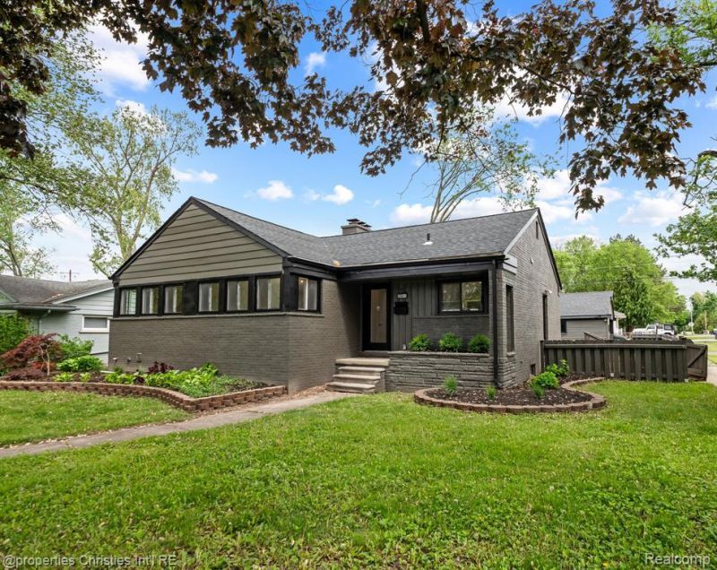 17810 Beechwood Avenue, Beverly Hills Vlg, MI 48025 Main Photo