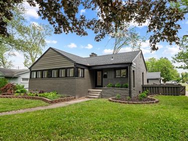 17810 Beechwood Avenue, Beverly Hills Vlg, MI 48025