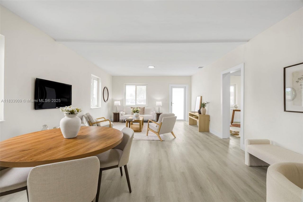 1232 NW 32nd Pl, Miami, FL 33125 Photo