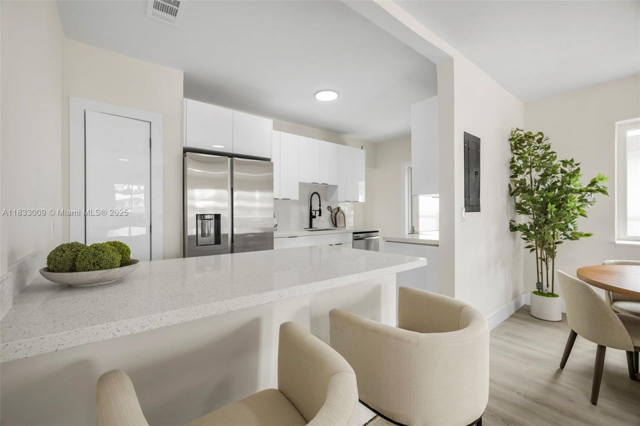 1232 NW 32nd Pl, Miami, FL 33125 Photo