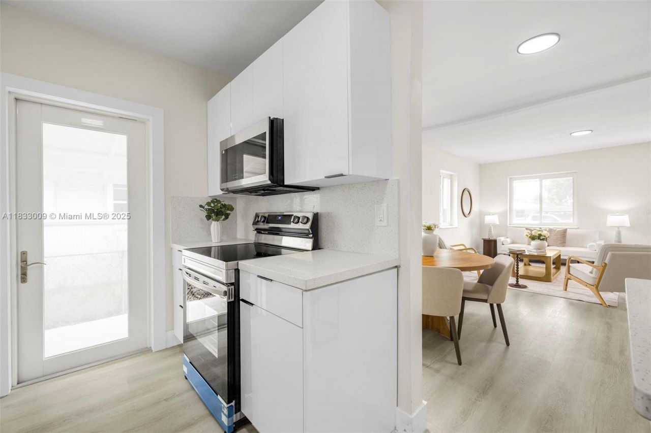 1232 NW 32nd Pl, Miami, FL 33125 Photo