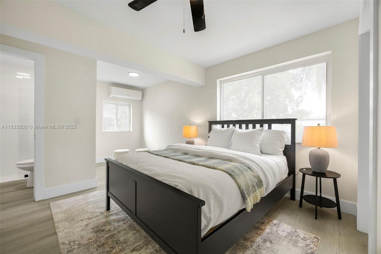 1232 NW 32nd Pl, Miami, FL 33125 Photo