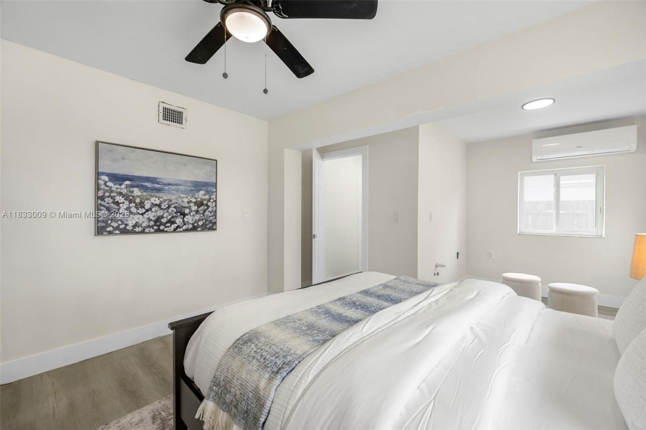 1232 NW 32nd Pl, Miami, FL 33125 Photo