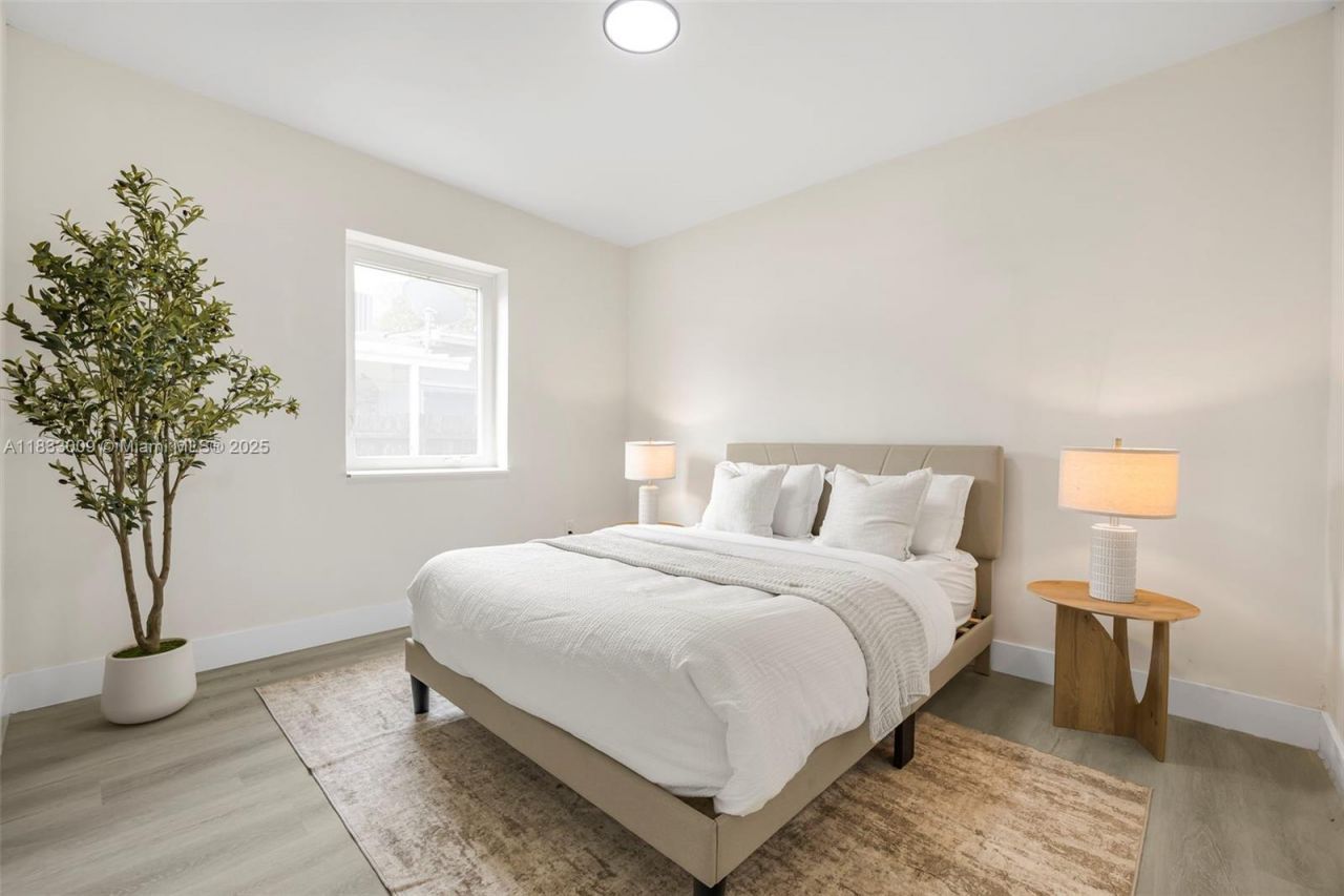 1232 NW 32nd Pl, Miami, FL 33125 Photo