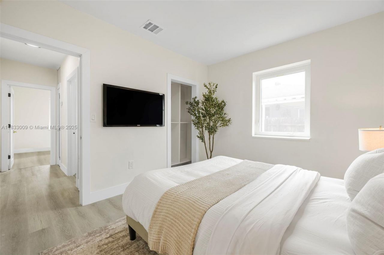 1232 NW 32nd Pl, Miami, FL 33125 Photo