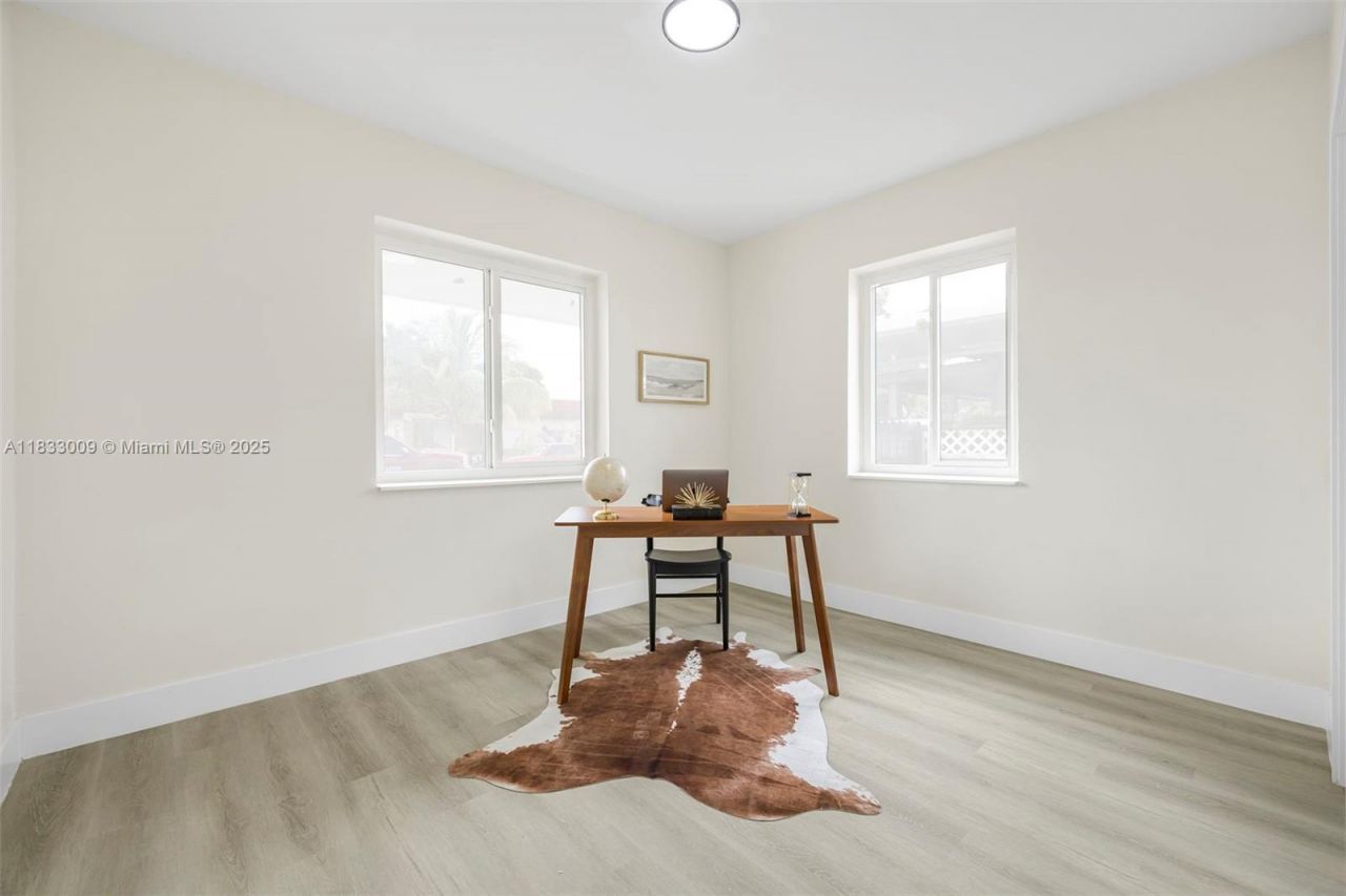 1232 NW 32nd Pl, Miami, FL 33125 Photo