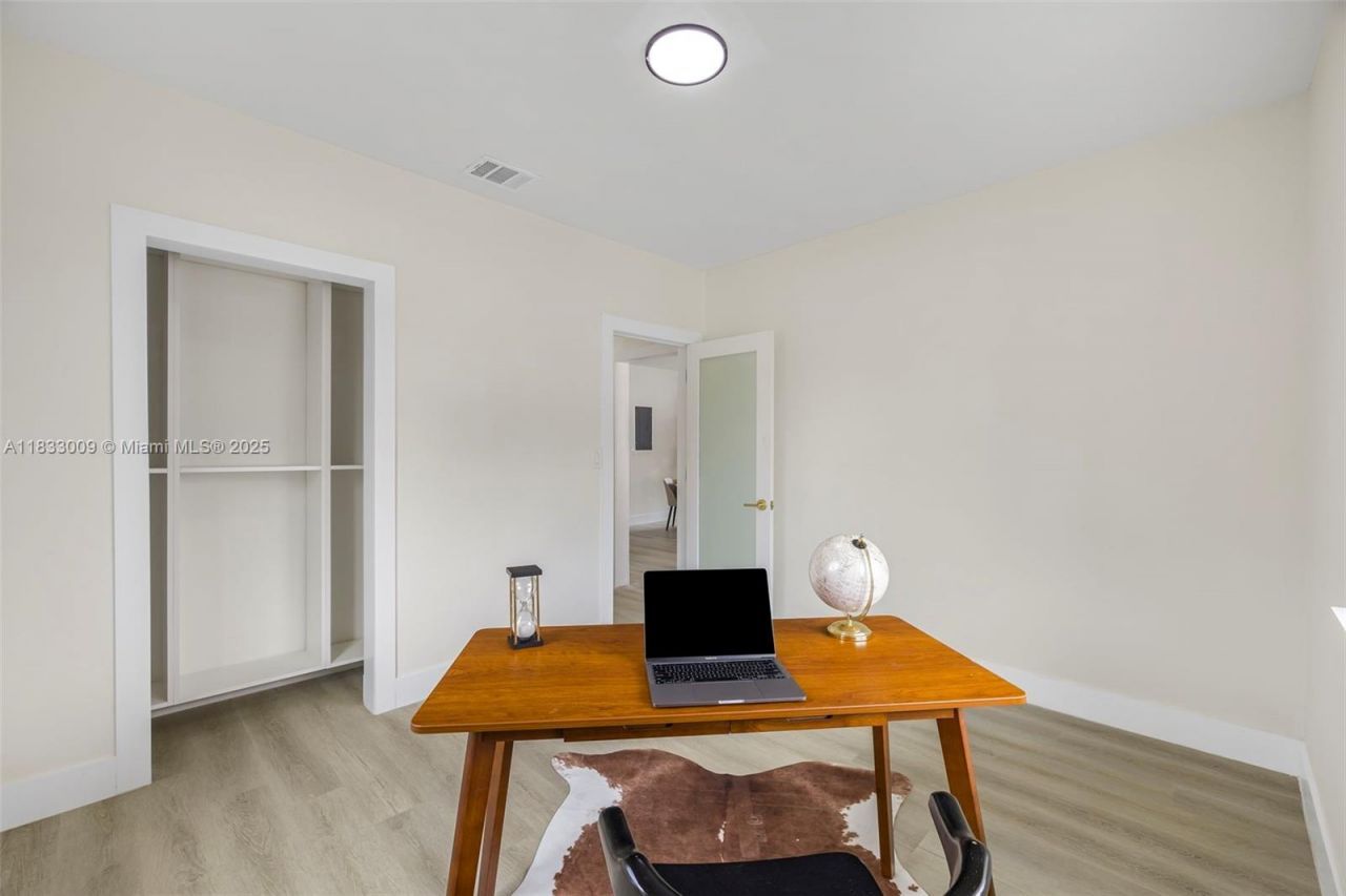 1232 NW 32nd Pl, Miami, FL 33125 Photo