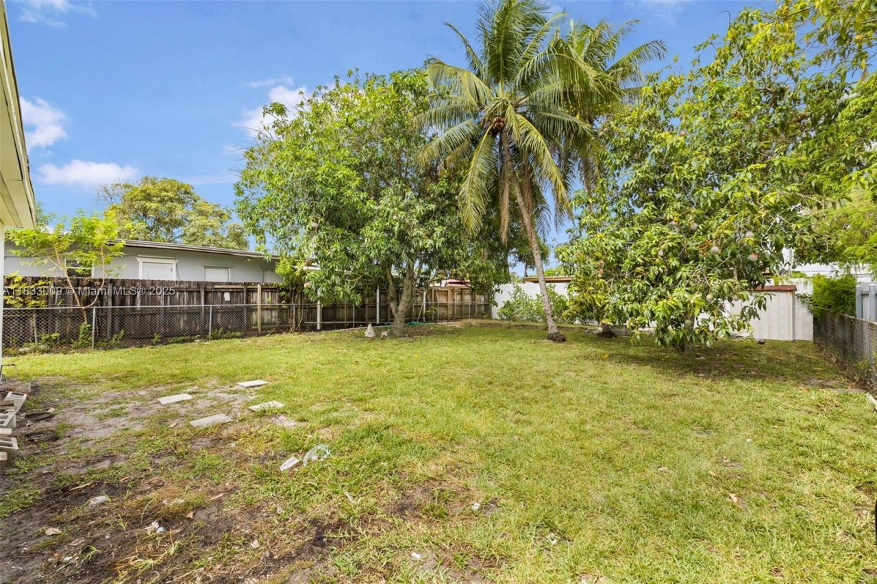 1232 NW 32nd Pl, Miami, FL 33125 Photo