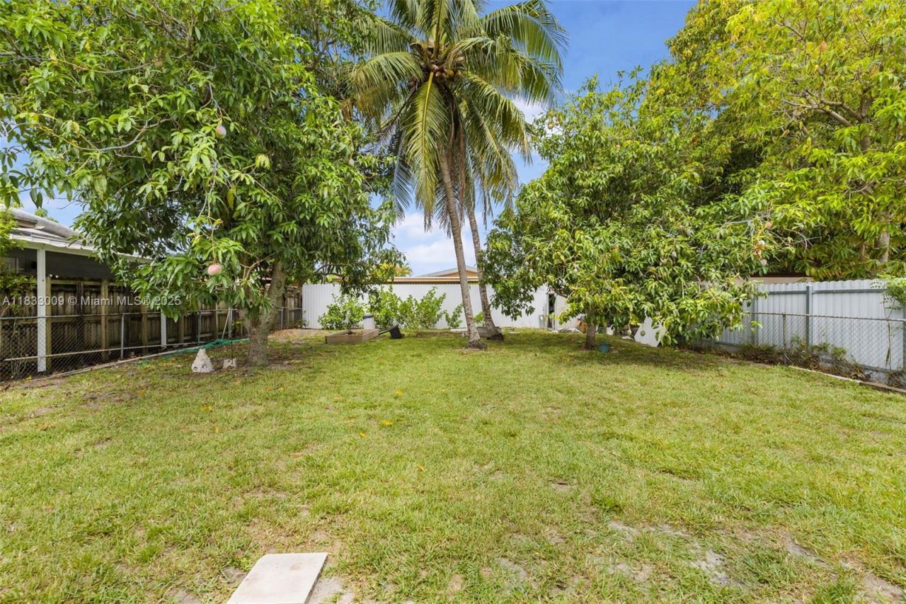 1232 NW 32nd Pl, Miami, FL 33125 Photo