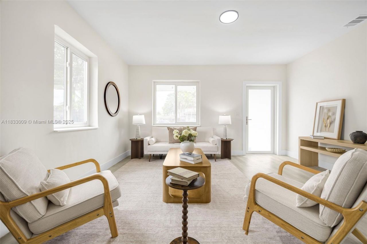 1232 NW 32nd Pl, Miami, FL 33125 Photo