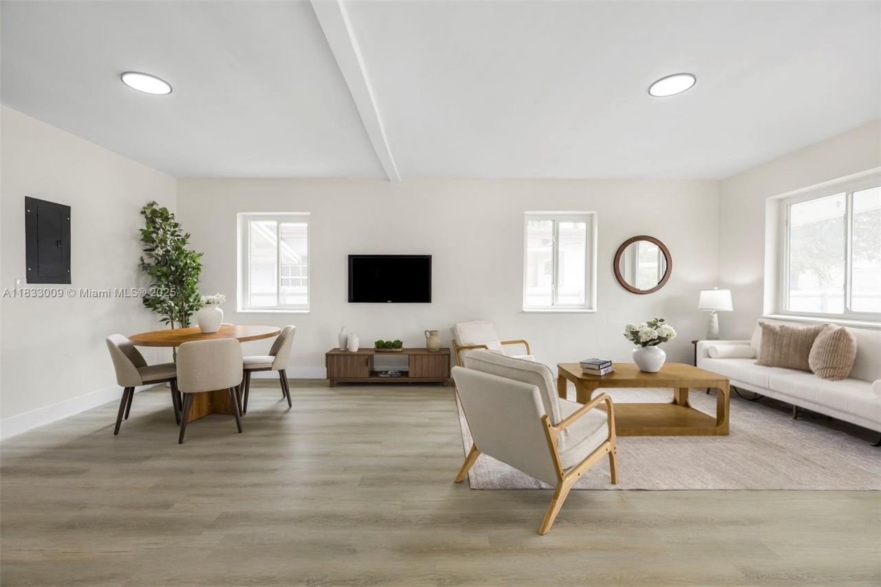 1232 NW 32nd Pl, Miami, FL 33125 Photo