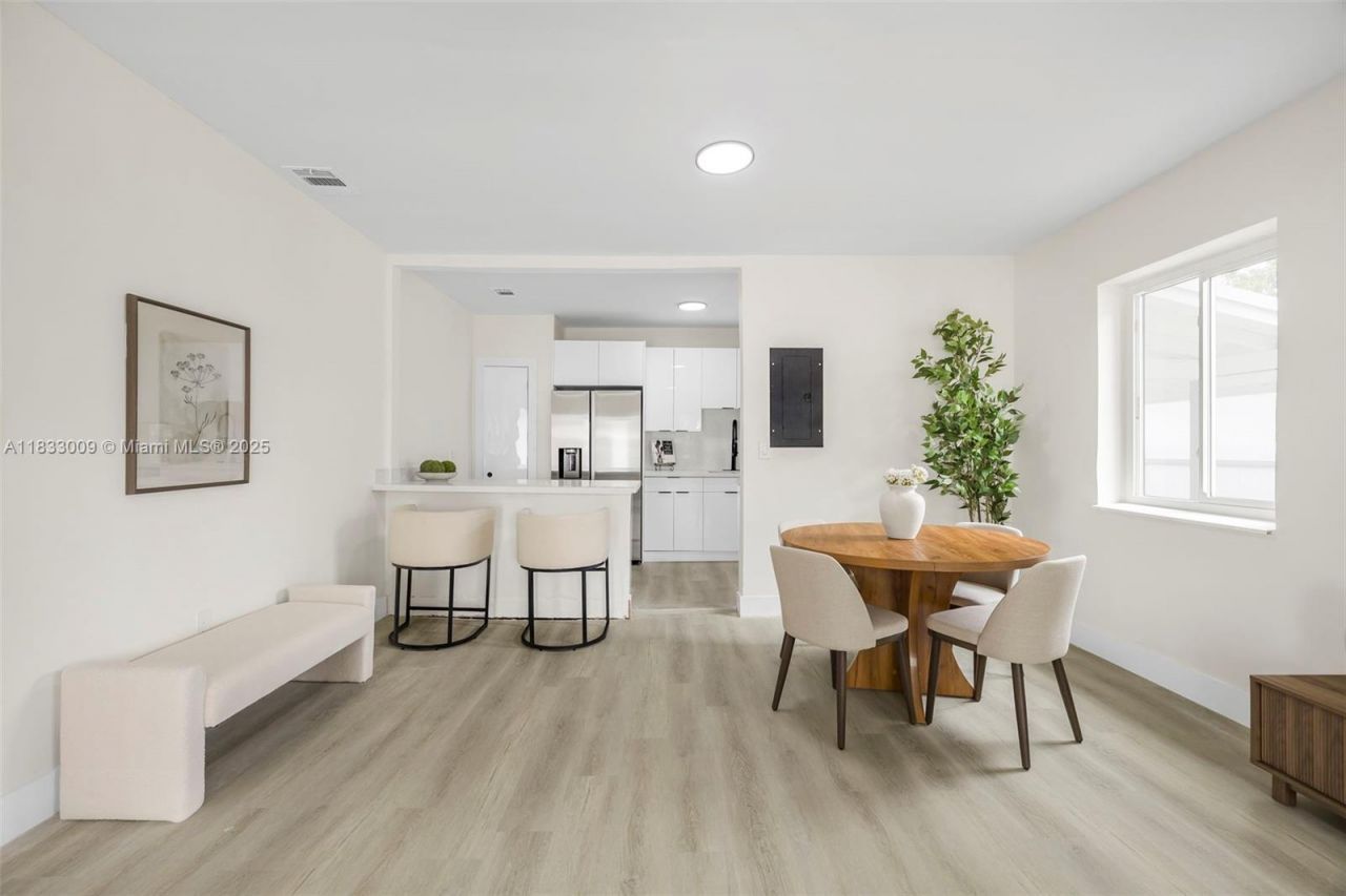 1232 NW 32nd Pl, Miami, FL 33125 Photo