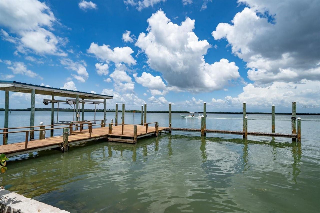 1114 Mandalay Point, Clearwater Beach, FL 33767 Photo