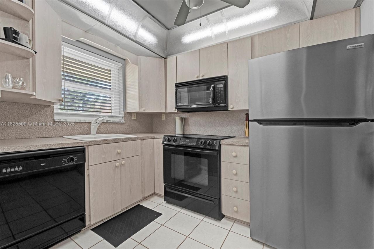 1169 Hillsboro Mile, Unit 111, Hillsboro Beach, FL 33062 Photo