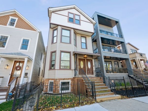 1753 W Cornelia Avenue, Chicago, IL 60657