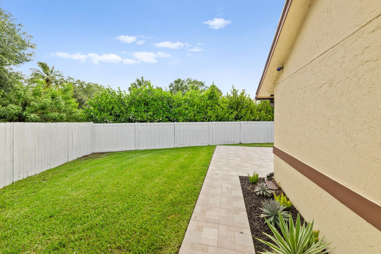 1672 Hawthorne Place, Wellington, FL 33414 Photo