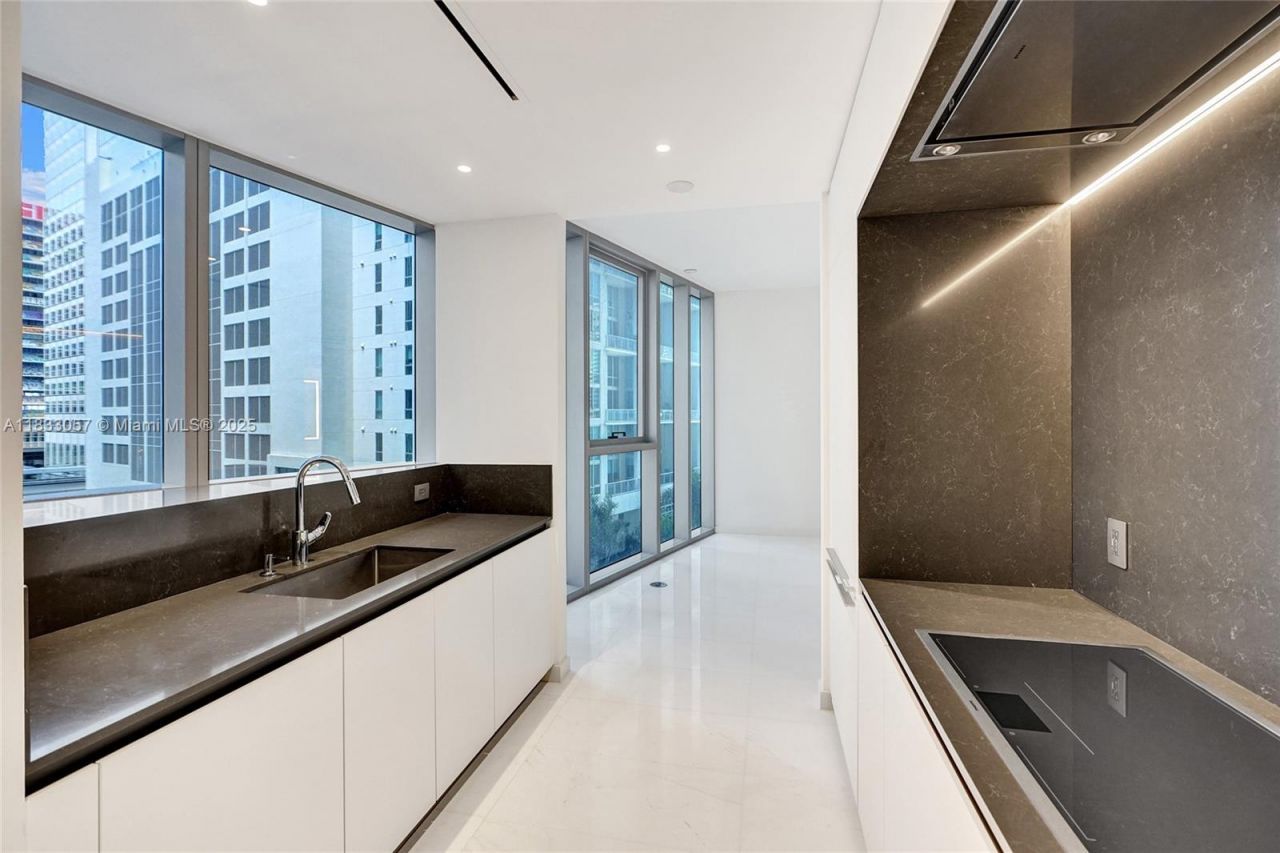 300 Biscayne Blvd Way, Unit 505C, Miami, FL 33131 Photo