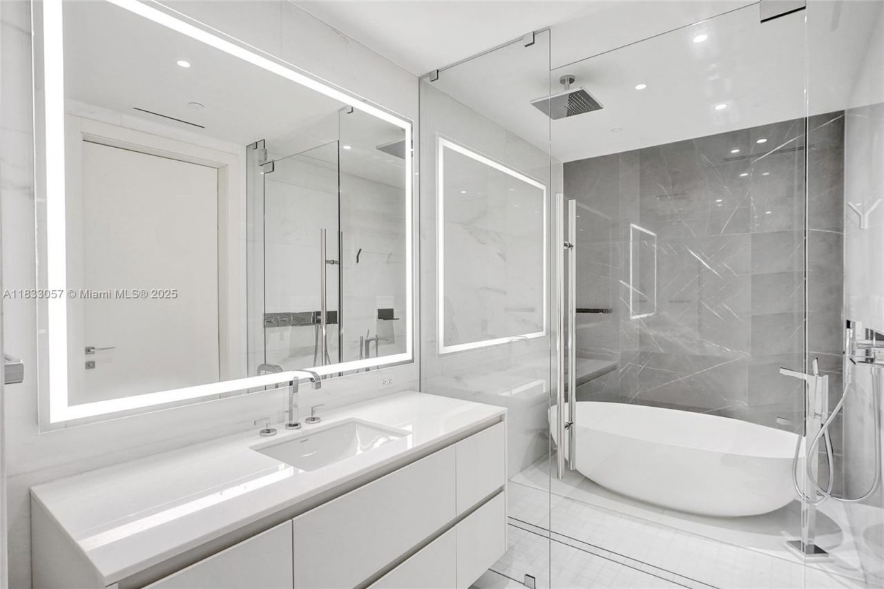 300 Biscayne Blvd Way, Unit 505C, Miami, FL 33131 Photo