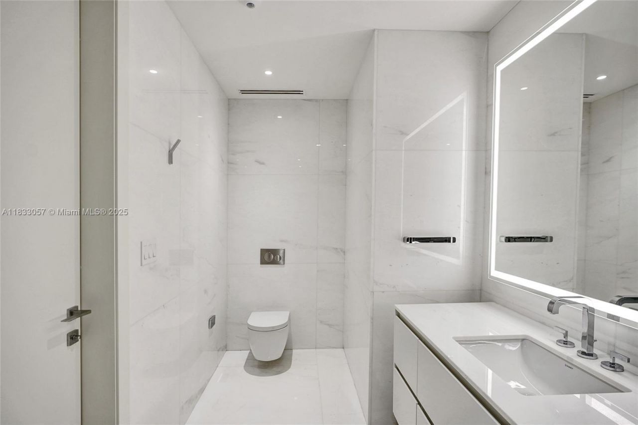 300 Biscayne Blvd Way, Unit 505C, Miami, FL 33131 Photo