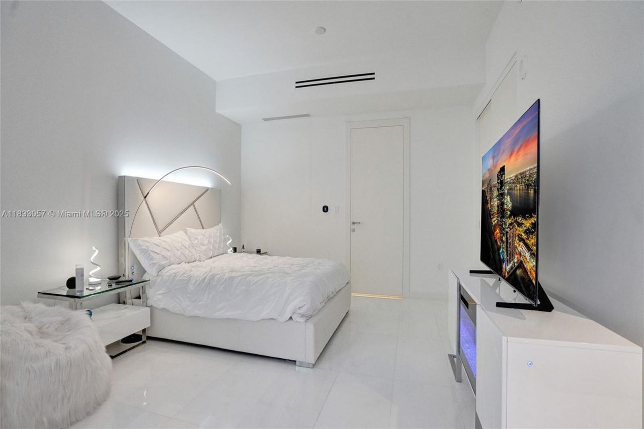 300 Biscayne Blvd Way, Unit 505C, Miami, FL 33131 Photo