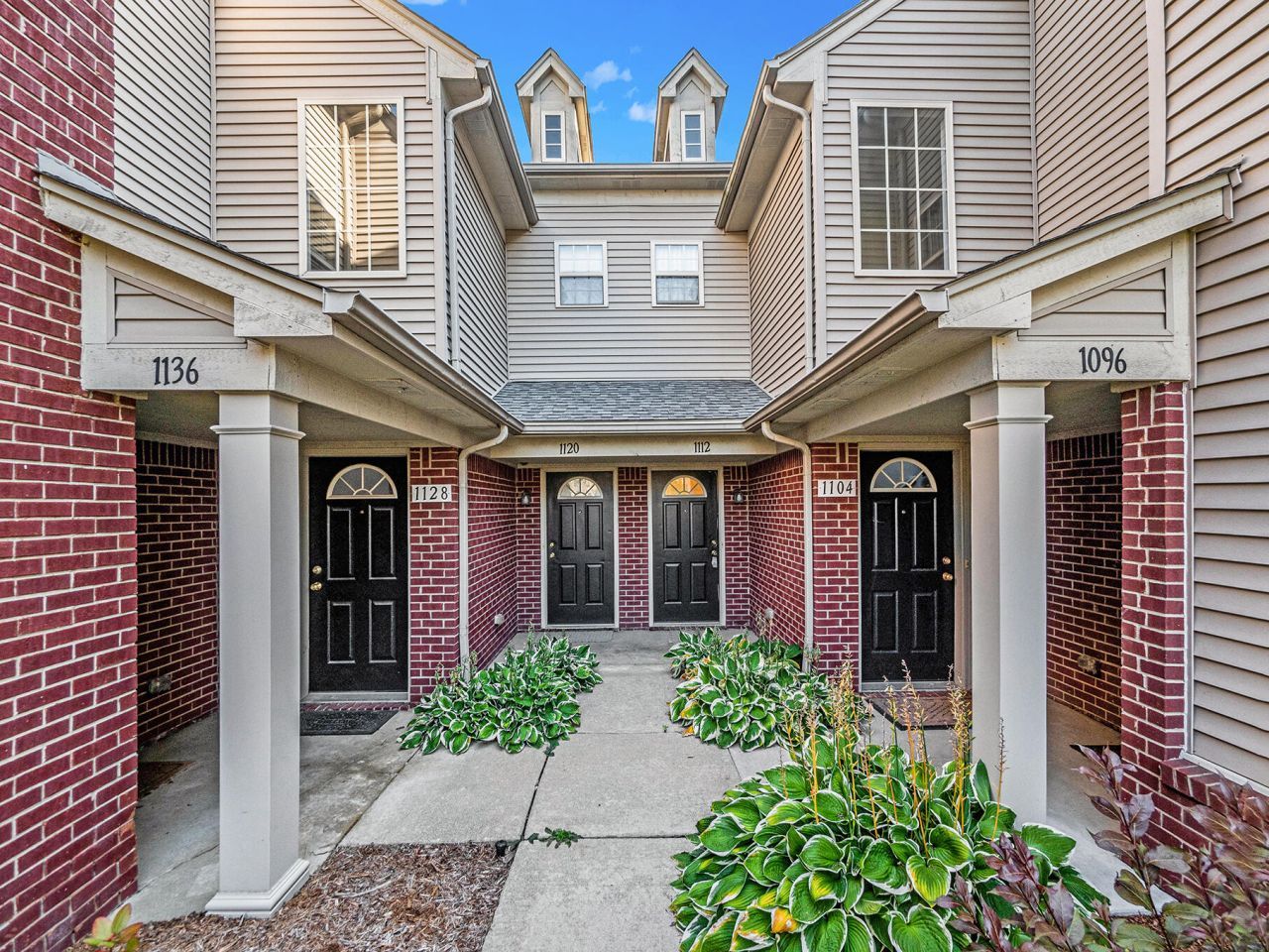 1112 Addington Lane, Ann Arbor, MI 48108 Main Photo