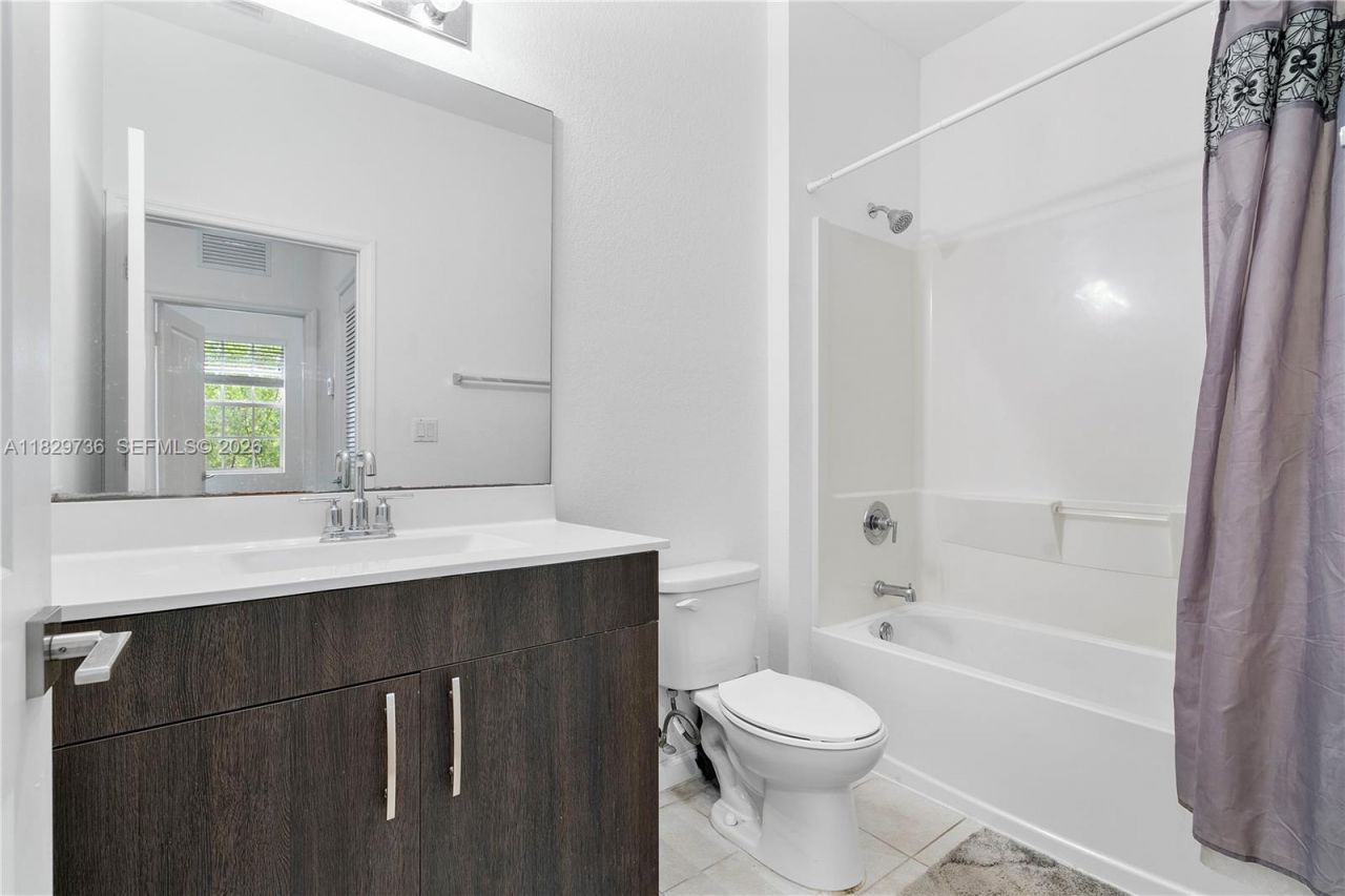 1128 NW 40th Ter, Lauderhill, FL 33313 Photo