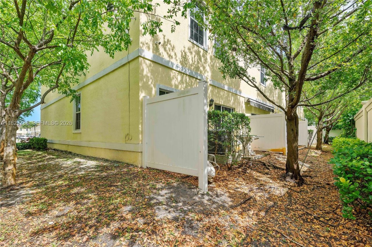 1128 NW 40th Ter, Lauderhill, FL 33313 Photo