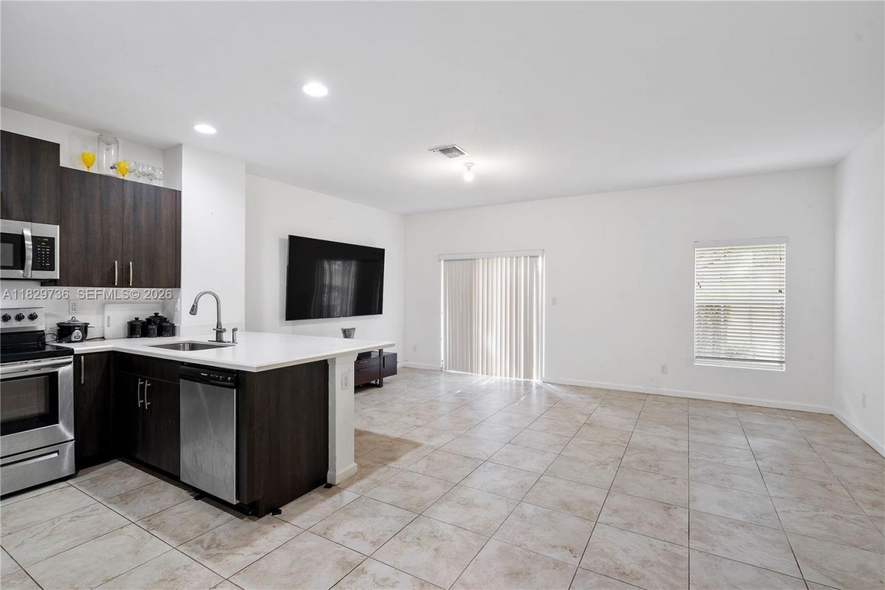 1128 NW 40th Ter, Lauderhill, FL 33313 Photo