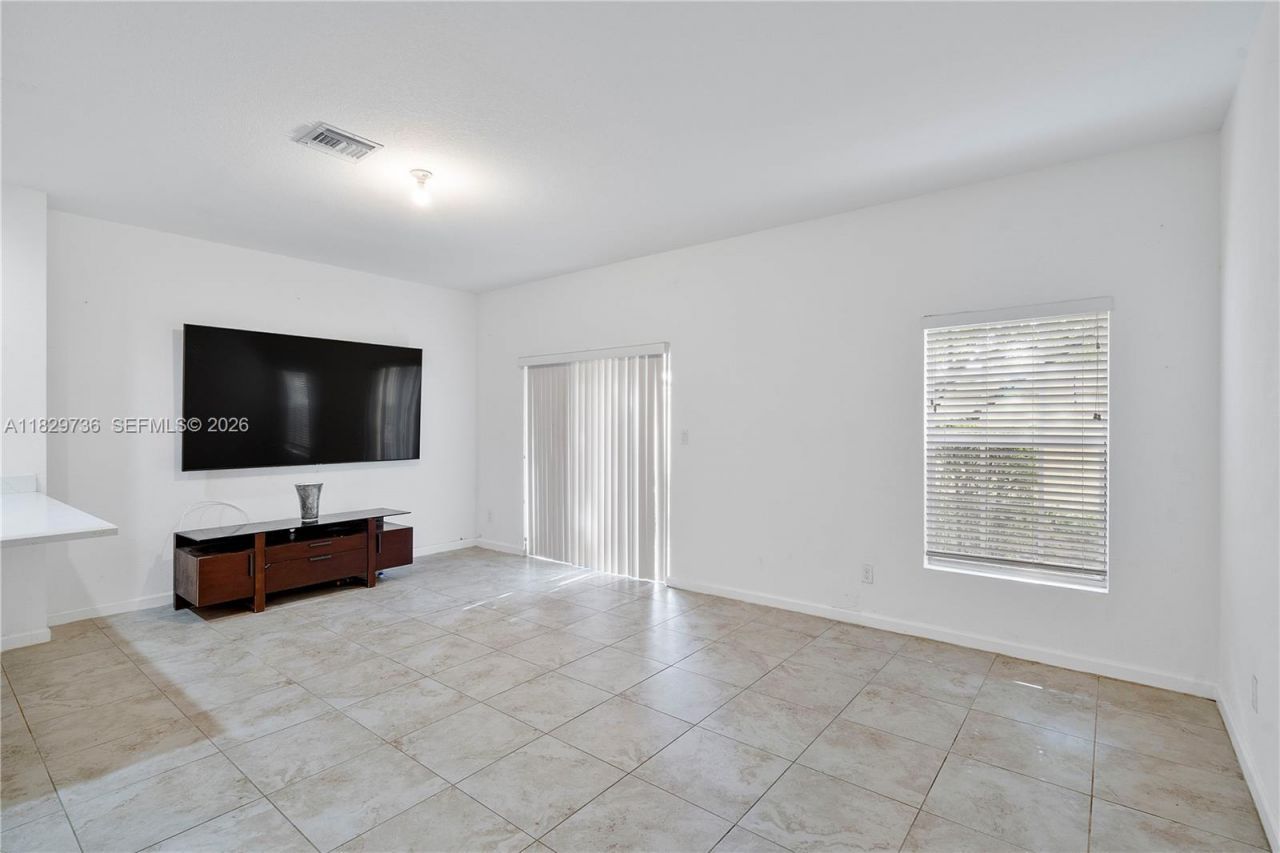 1128 NW 40th Ter, Lauderhill, FL 33313 Photo