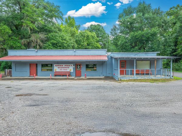 836 Palmer Drive, Caryville, FL 32427
