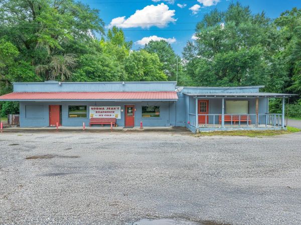 836 Palmer Drive, Caryville, FL 32427