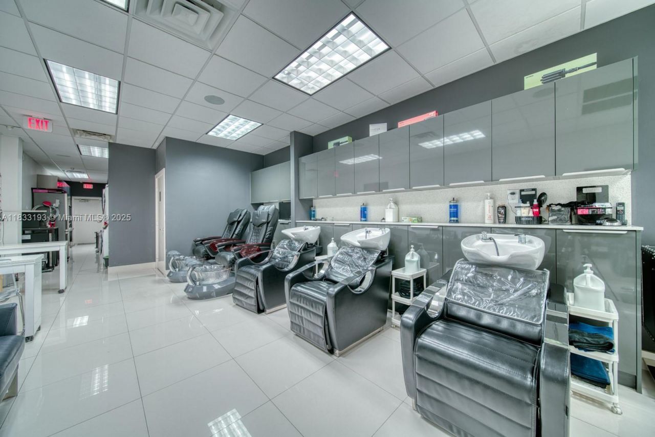 Beauty Salon For Sale In Pinecrest, Pinecrest, FL 33156 Photo