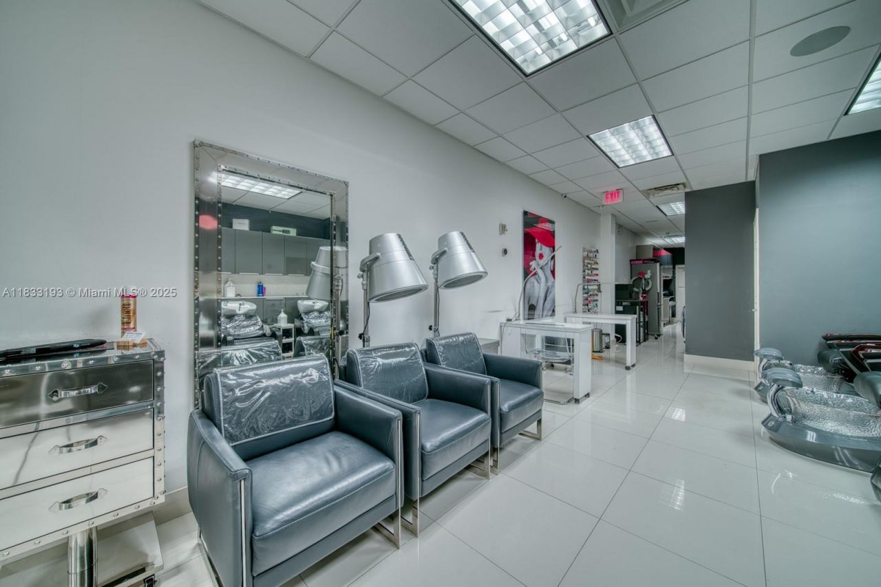 Beauty Salon For Sale In Pinecrest, Pinecrest, FL 33156 Photo