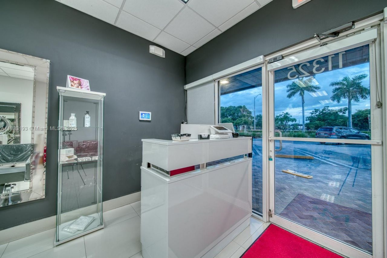 Beauty Salon For Sale In Pinecrest, Pinecrest, FL 33156 Photo