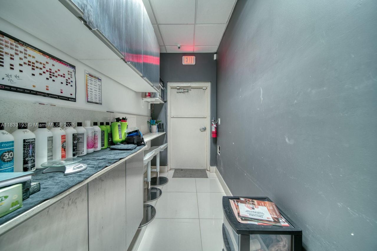 Beauty Salon For Sale In Pinecrest, Pinecrest, FL 33156 Photo