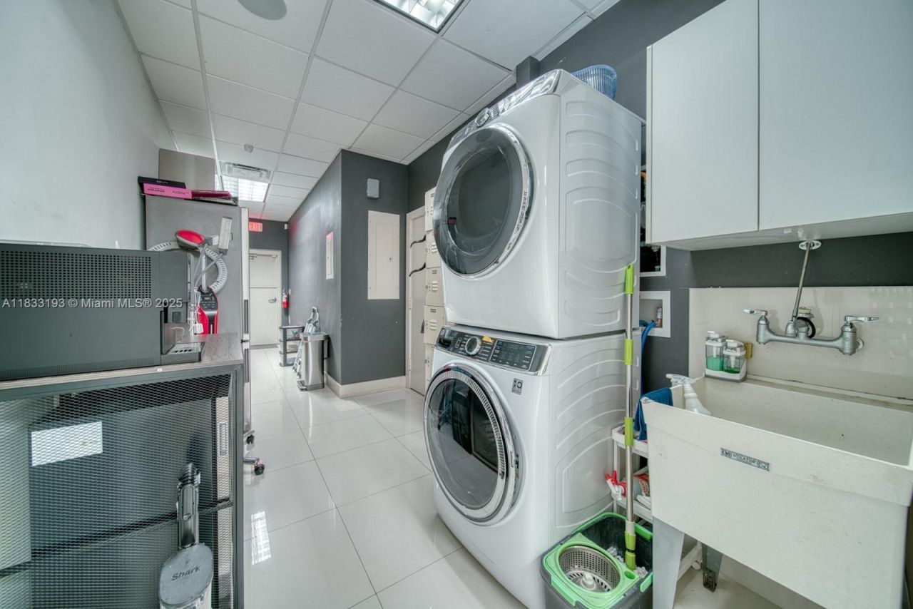 Beauty Salon For Sale In Pinecrest, Pinecrest, FL 33156 Photo