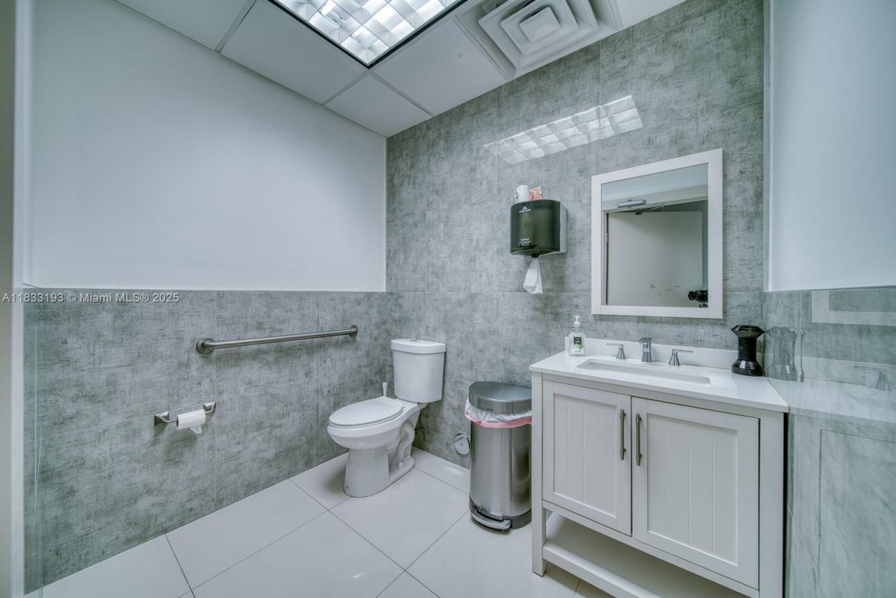 Beauty Salon For Sale In Pinecrest, Pinecrest, FL 33156 Photo