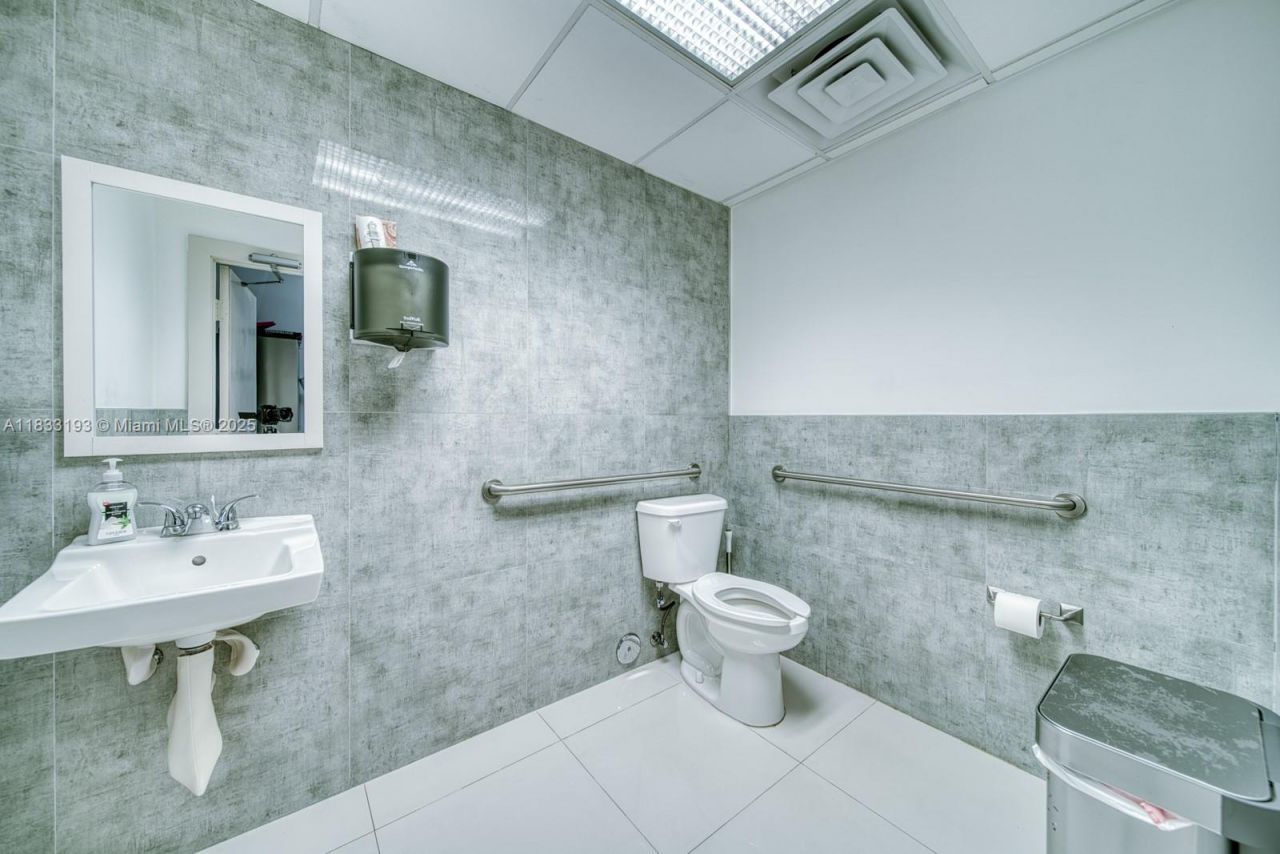 Beauty Salon For Sale In Pinecrest, Pinecrest, FL 33156 Photo