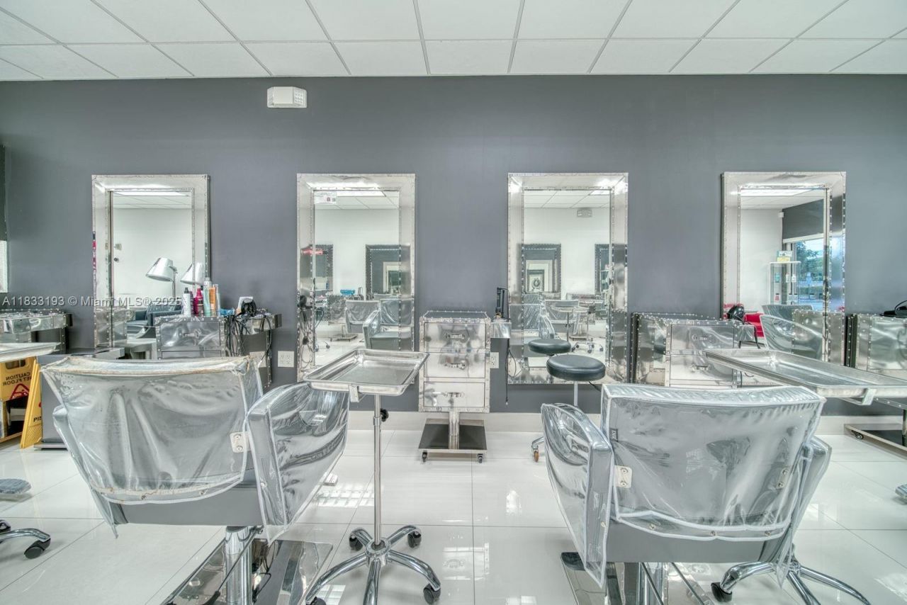 Beauty Salon For Sale In Pinecrest, Pinecrest, FL 33156 Photo