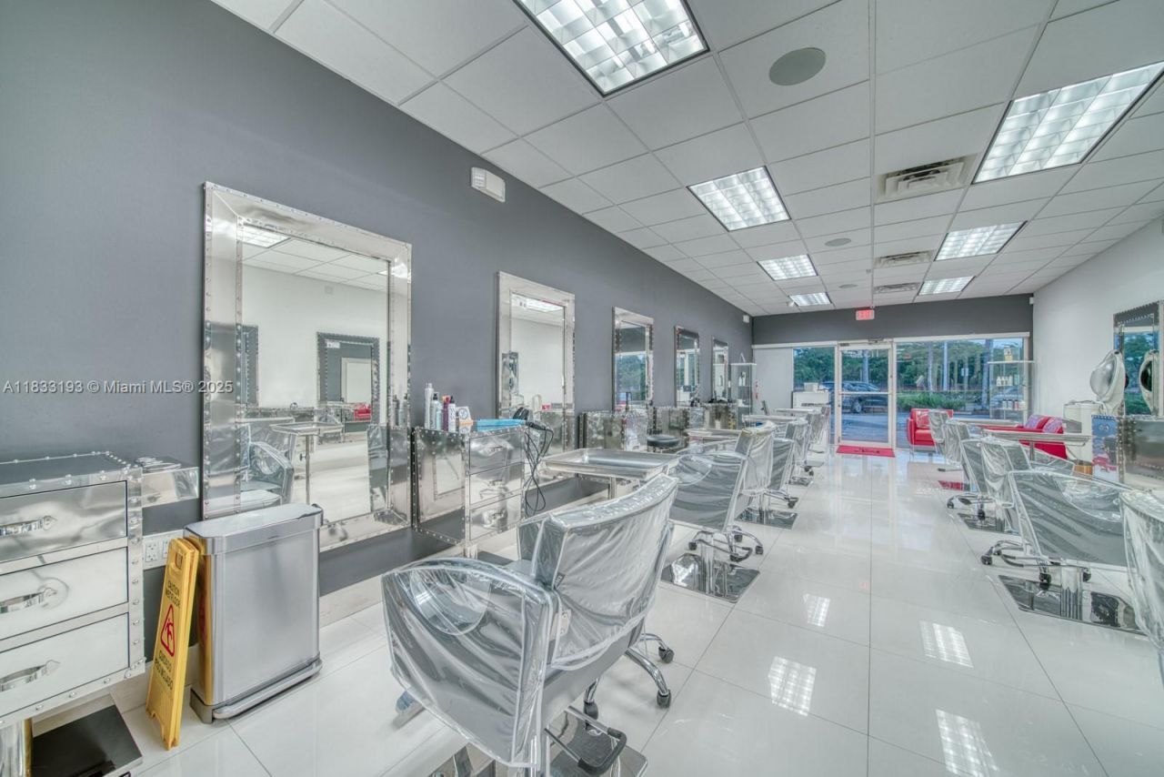 Beauty Salon For Sale In Pinecrest, Pinecrest, FL 33156 Photo