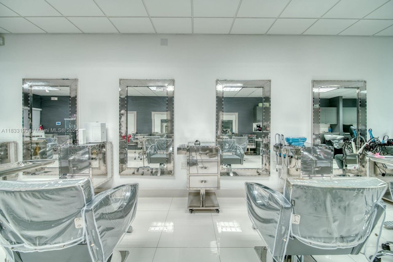 Beauty Salon For Sale In Pinecrest, Pinecrest, FL 33156 Photo