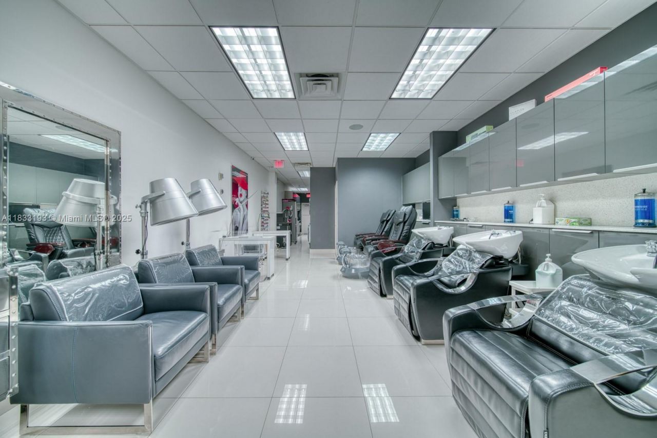 Beauty Salon For Sale In Pinecrest, Pinecrest, FL 33156 Photo